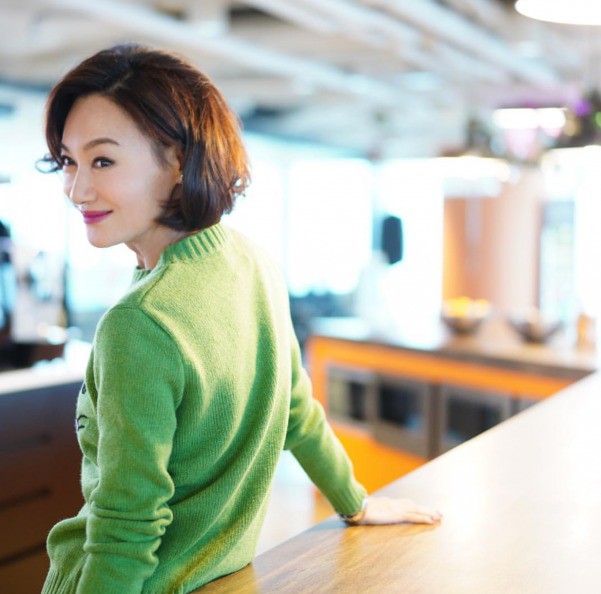 Diệt tuyệt sư thái Huệ Ánh Hồng: Từng tự sát vì bị tẩy chay chụp ảnh nóng, người thân lần lượt qua đời, sống cô độc gầy dựng sự nghiệp-3