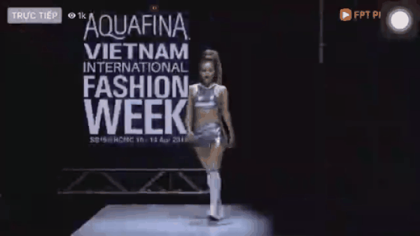Minh Hằng chiếm sóng mạng xã hội với cú nhào lộn đi vào lịch sử trên sàn catwalk và sự thật đáng phẫn nộ-1