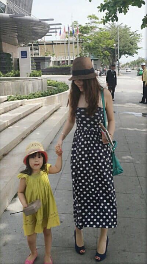 Bồi hồi đăng ảnh chưa từng khoe của Su Sóc hồi bé, Hằng Túi được khen tới tấp, lây hết gene đẹp cho các con-10