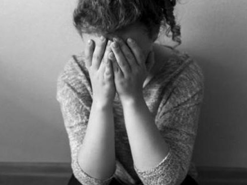 Loạt hình ám ảnh về những đứa trẻ từng bị lạm dụng tình dục-15