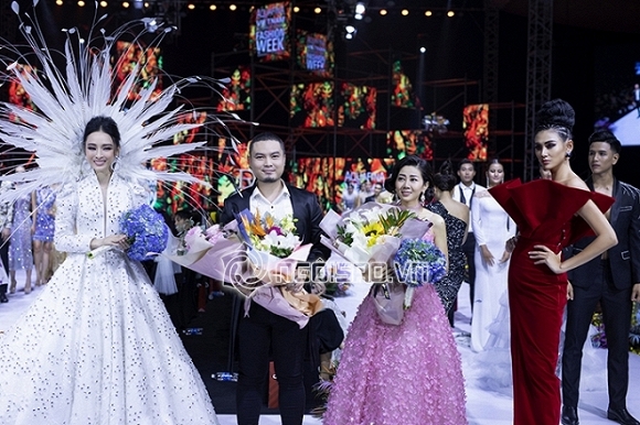 Vượt qua scandal tình tiền, Hoa hậu Phương Nga như nữ thần sải bước kiêu kì trên sàn catwalk-11