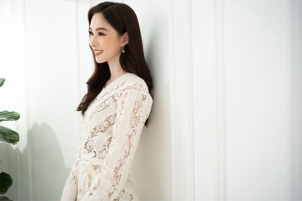 Đặng Thu Thảo diện váy xuyên thấu xinh như nữ thần nhưng cư dân mạng phát hiện điều bất thường trên vóc dáng-1