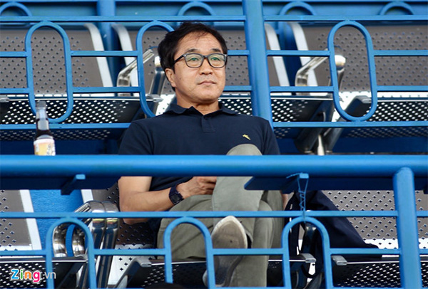 Học trò ông Park đi cấp cứu gấp bằng máy bay-2