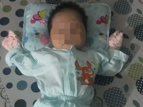 Bé trai 2 tháng tuổi tử vong sau khi tiêm vắc-xin 5 trong 1: Mẹ trẻ khóc ngất, nhịn ăn nhịn uống vì thương nhớ con