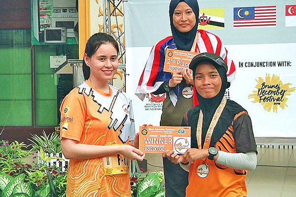 Điều ít biết về người nắm giữ trái tim Thái tử giàu có bậc nhất châu Á: 17 tuổi đã kết hôn, sinh 4 con vẫn được chồng yêu chiều hết mực-7