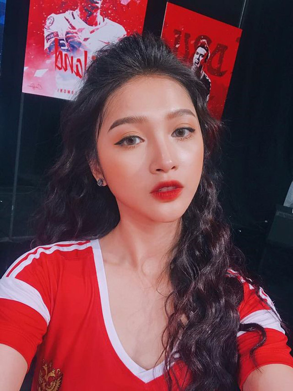 Trâm Anh và dàn hot girl World Cup ngày càng gợi cảm sau 1 năm-10