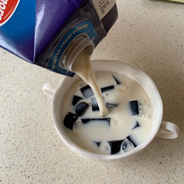 Nắng lên tôi làm thạch sương sáo sữa, ngày nào cũng hết cả nồi to!-5