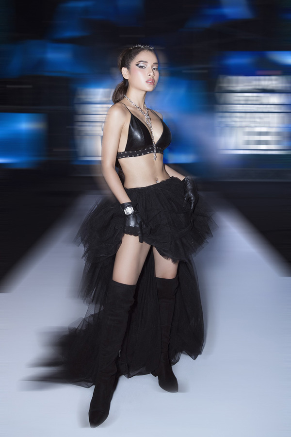 Phương Trinh Jolie hóa nữ chiến binh gợi cảm, tình tứ bên tình tin đồn-6