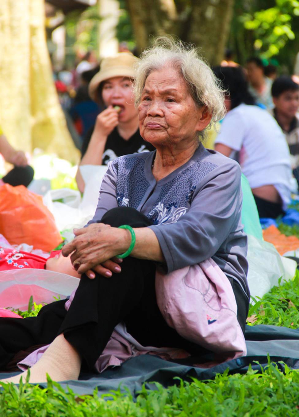 Thảo Cầm Viên vỡ trận, người lớn mắc võng nằm vật vờ, trẻ em khóc thét giữa trời nắng gắt-21