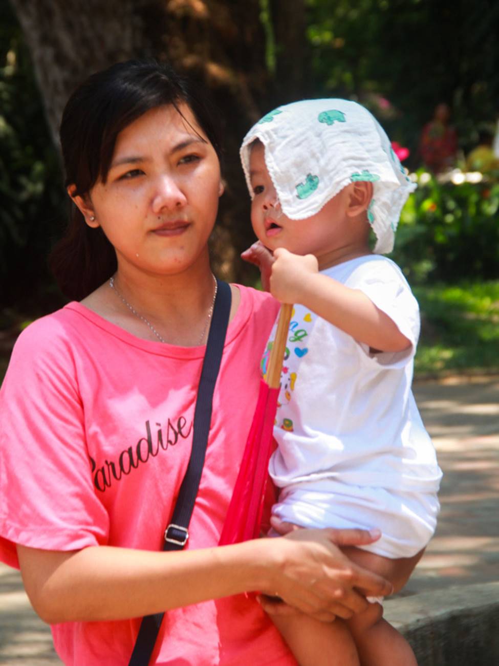 Thảo Cầm Viên vỡ trận, người lớn mắc võng nằm vật vờ, trẻ em khóc thét giữa trời nắng gắt-24