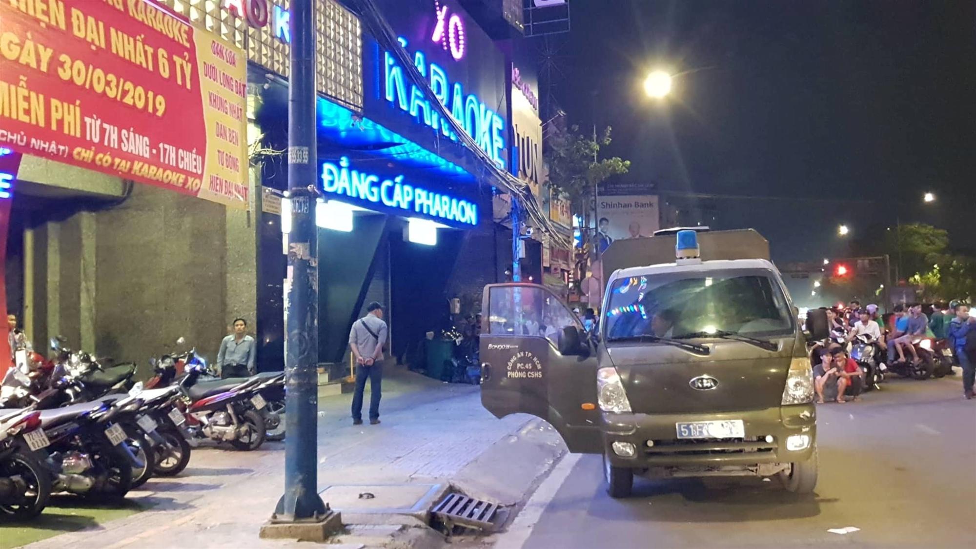 Ảo Phúc XO: Tay phụ xe nghèo nổi phềnh thành đại gia vàng-3