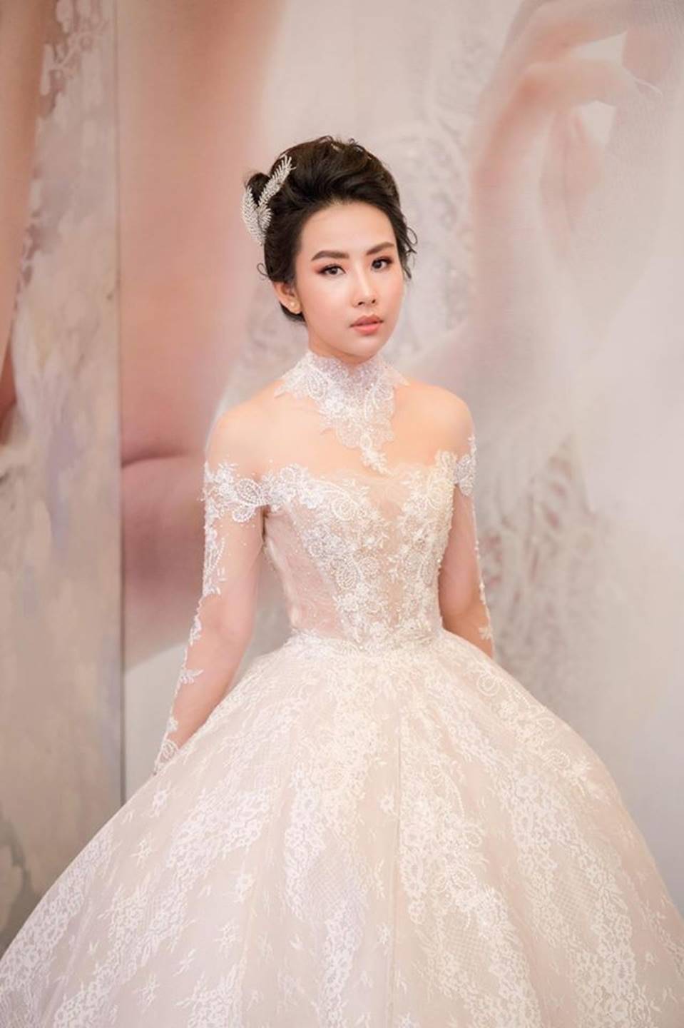 Ngỡ ngàng với thân thế vợ của thiếu gia Hà Thành mang toàn đồ hiệu đến Người ấy là ai?: Nhan sắc hao hao Lưu Diệc Phi, từng thi HHHV-6