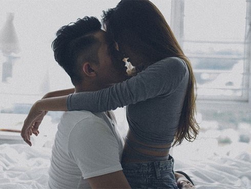 Các cô gái ơi đừng trở thành kẻ đáng thương, hãy yêu thôi đừng yêu quá!