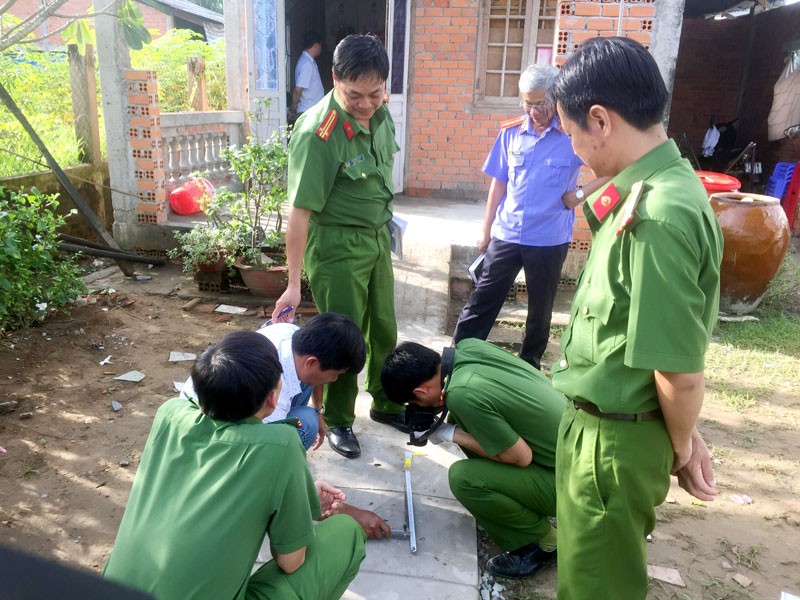 Gia đình hốt hoảng phát hiện nam sinh bất tỉnh bên vũng máu, mặt có vết thương sâu-1