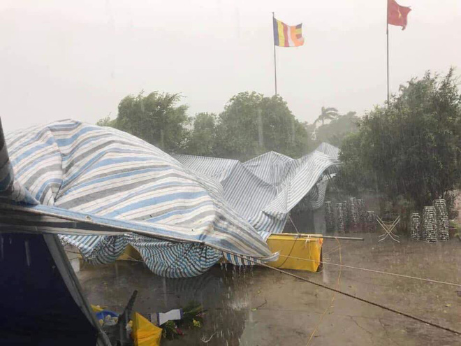 Cô dâu chú rể bật khóc khi thấy khung cảnh tan hoang trong đám cưới ngày hôm qua-2