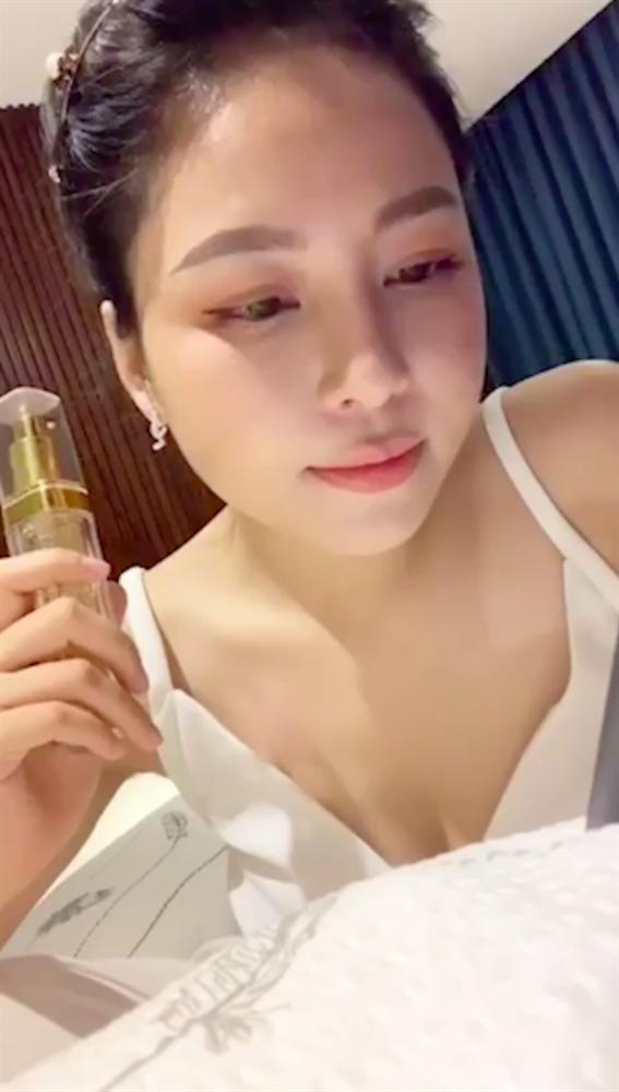 Giữa tâm bão lộ clip nóng, Trâm Anh thản nhiên livestream?-4