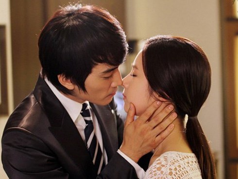 Sát ngày cưới, tôi đau đớn tột cùng khi biết được bí mật khó tin giữa chồng và phù dâu của mình