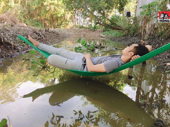 Trưa hè nóng bức, thanh niên mắc võng trên ao nằm nghỉ và cái kết đau thương-2