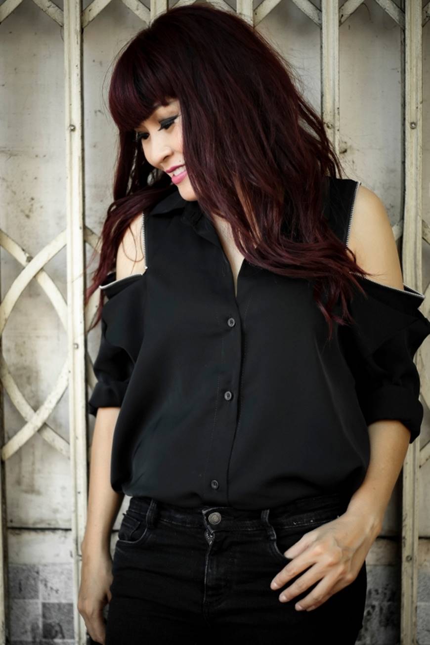 Chỉ một tông đen, Phương Thanh vẫn cực chất với thần thái rạng ngời-9