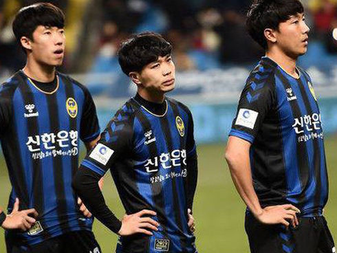 Báo châu Á: Việc HLV Incheon bị sa thải có thể là cú đòn giáng vào Công Phượng-3