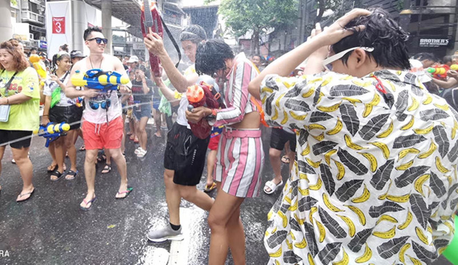 Đàm Thu Trang - Cường Đô La khoe ảnh nghỉ lễ, Jun Vũ gợi cảm ở Hồ Tràm-5