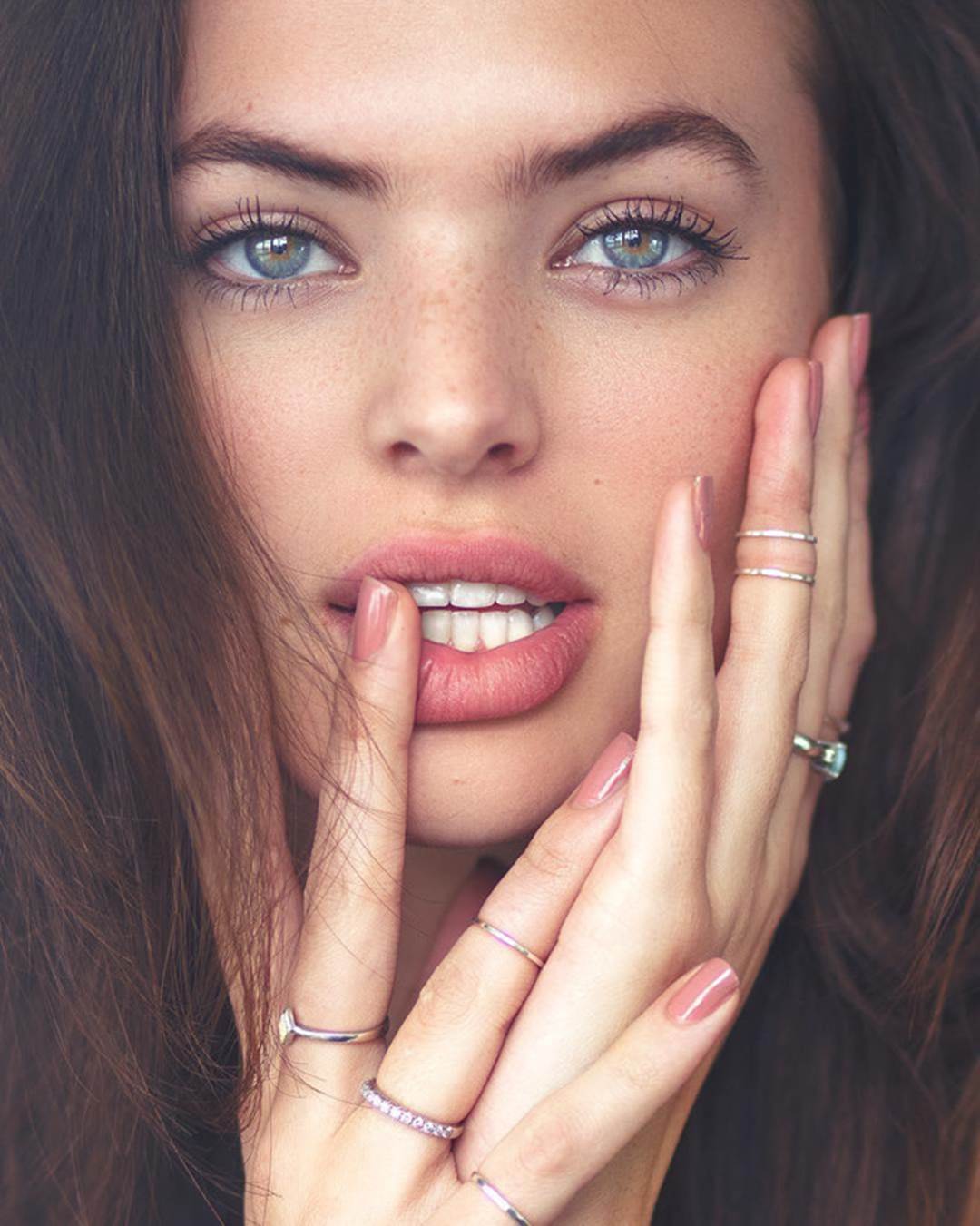 Vẻ đẹp rực rỡ của mỹ nhân Victorias Secret vừa đến VN thăm HHen Niê-6