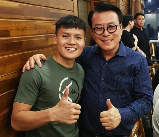 Đình Trọng, Quang Hải thả tym cực đáng yêu khi đi ăn tối cùng HLV Park Hang Seo-3