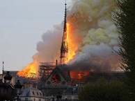 Hé lộ lí do thực sự khiến Nhà thờ Đức Bà Paris chìm trong khói lửa và phải mất nhiều giờ mới có thể dập tắt được đám cháy