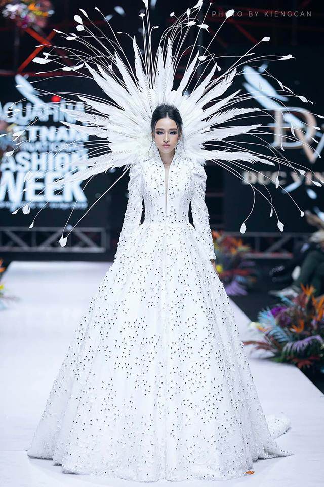 Trương Hồ Phương Nga lạnh lùng làm vedette sau ồn ào tình tiền 4 năm-5