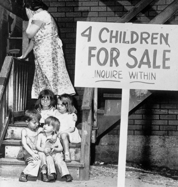 Ám ảnh gia đình treo biển bán 4 con đẻ của mình-1