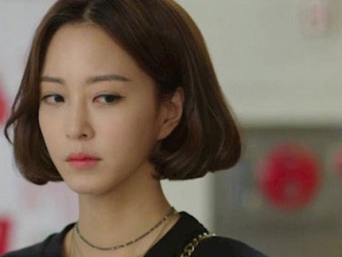 Bí mật được giấu trong album ảnh cưới, vợ phát hiện ra xử trí thế này mà chồng đứng ngồi không yên