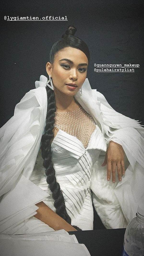 Mai Phương Thuý khoe chân dài miên man trên phố khiến fans ngây ngất-10