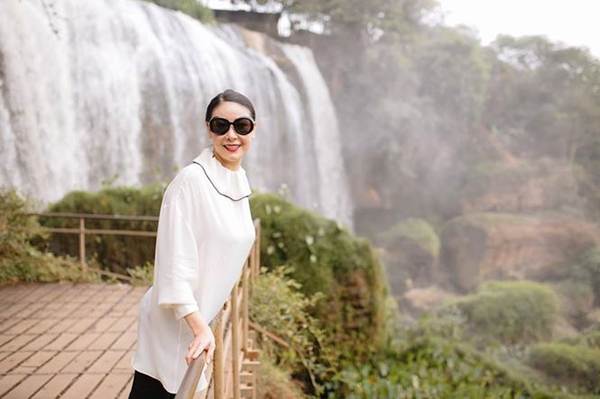 Mai Phương Thuý khoe chân dài miên man trên phố khiến fans ngây ngất-13