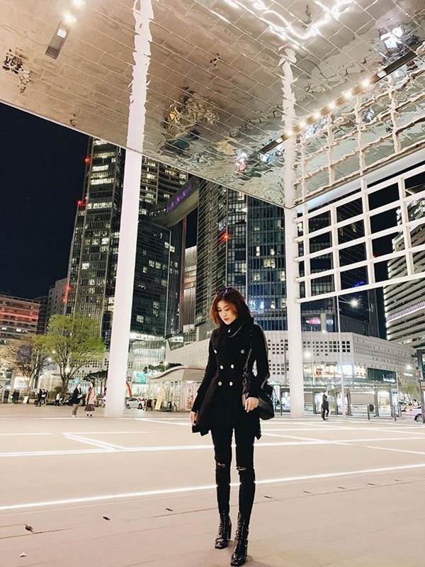 Mai Phương Thuý khoe chân dài miên man trên phố khiến fans ngây ngất-7