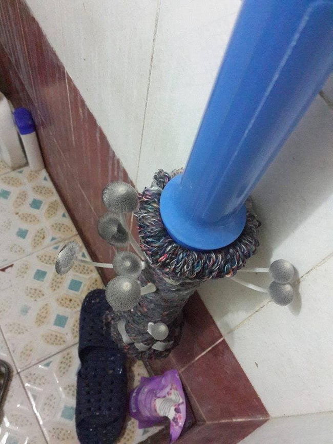 Để nấm mọc đầy trên chổi lau sàn, gia chủ bị dân mạng hỏi khó: Nhà này bao lâu chưa lau?-2