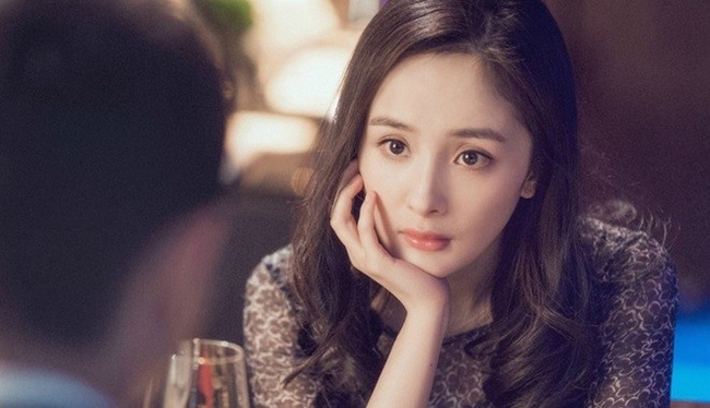 Nhờ bạn bê tráp cho đám hỏi của mình, bạn chưa giúp xong đã bê luôn cả chú rể lên giường-1