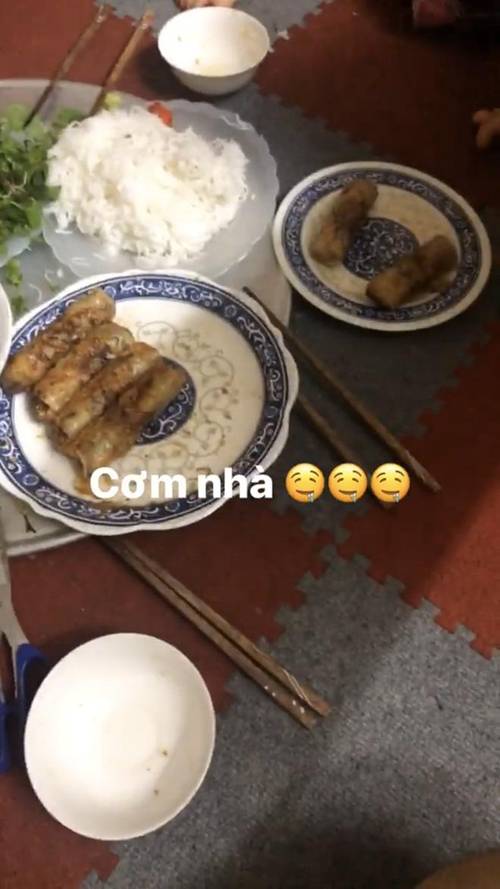 Cơm nhà chỉ có thế này nhưng cũng làm thủ môn Bùi Tiến Dũng xao lòng-3