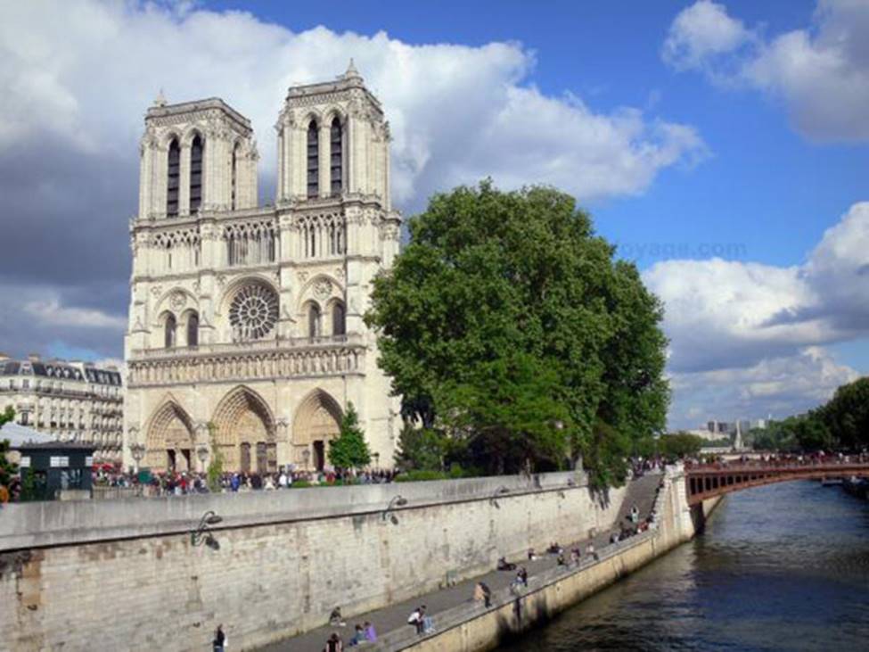 Ngắm lại Nhà thờ Đức Bà Paris, trái tim của nước Pháp trước khi chìm trong biển lửa-4