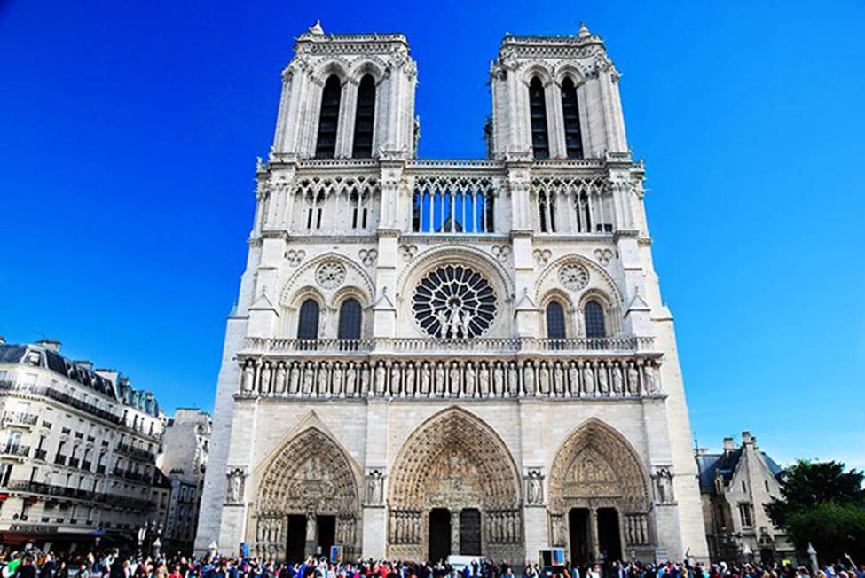 Ngắm lại Nhà thờ Đức Bà Paris, trái tim của nước Pháp trước khi chìm trong biển lửa-11