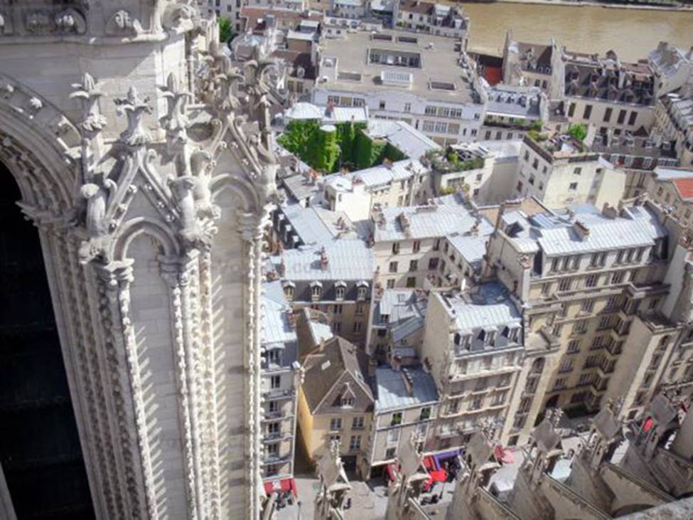 Ngắm lại Nhà thờ Đức Bà Paris, trái tim của nước Pháp trước khi chìm trong biển lửa-12