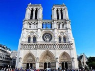 Ngắm lại Nhà thờ Đức Bà Paris, trái tim của nước Pháp trước khi chìm trong biển lửa