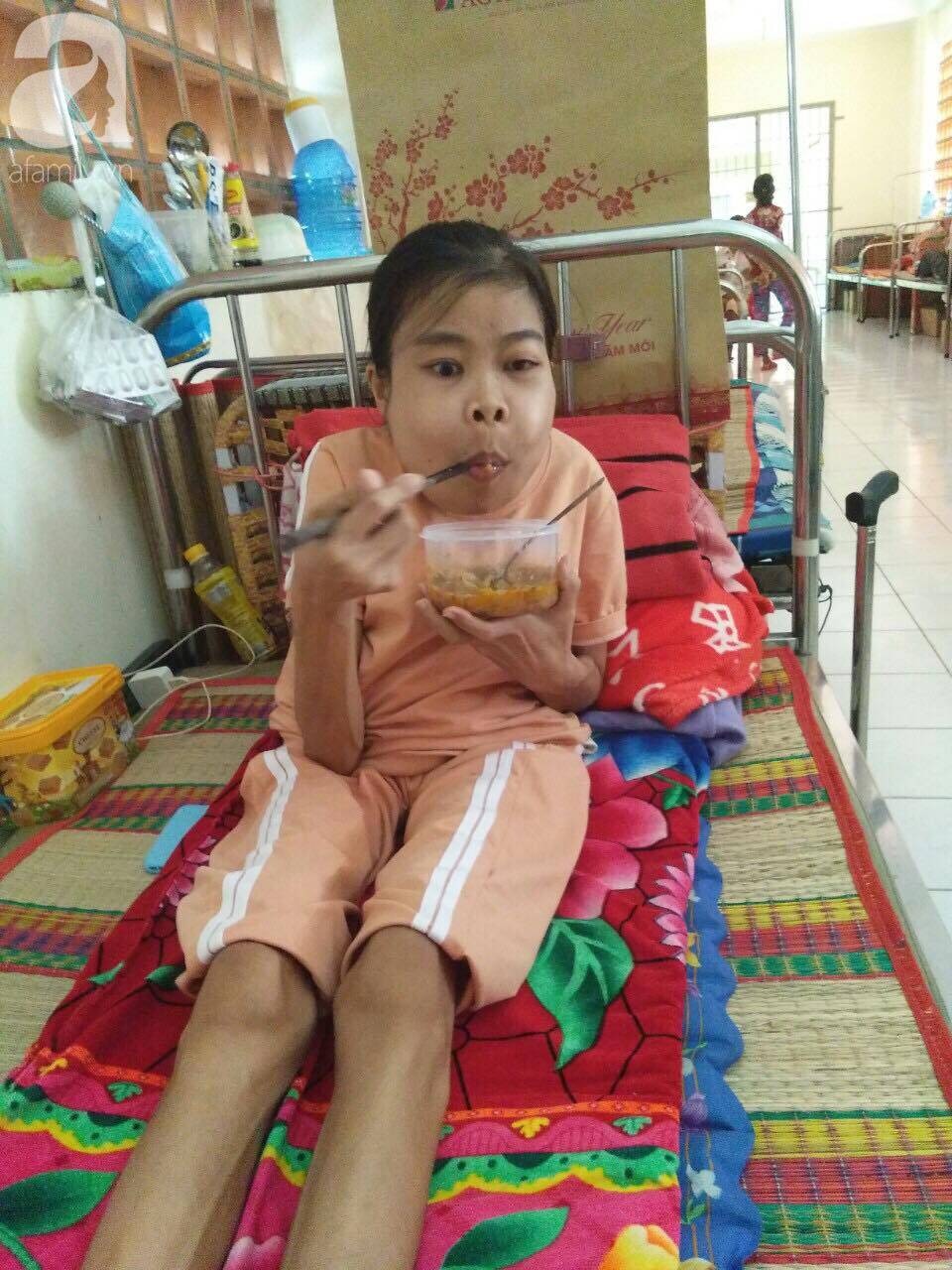 Bị suy thận nhưng vẫn cố giữ thai nhi, người mẹ bị biến dạng khuôn mặt, chấp nhận chết để con gái nhỏ được chào đời-13