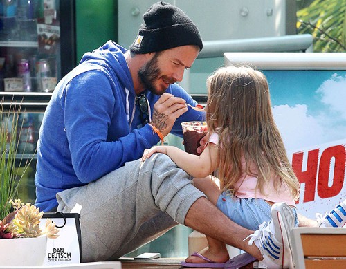 Tiểu công chúa Harper Beckham: Cuộc sống quý tộc phủ kín bằng tình thân và hàng hiệu của cô bé hạnh phúc nhất Hollywood-7