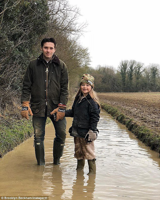 Tiểu công chúa Harper Beckham: Cuộc sống quý tộc phủ kín bằng tình thân và hàng hiệu của cô bé hạnh phúc nhất Hollywood-11