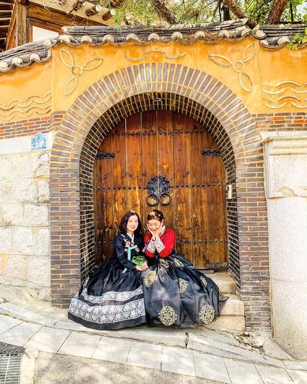 Á hậu Phương Nga mặc váy xẻ gợi cảm, tình tứ bên bạn trai Bình An trên thảm đỏ-8