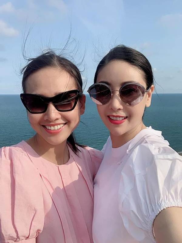 Á hậu Phương Nga mặc váy xẻ gợi cảm, tình tứ bên bạn trai Bình An trên thảm đỏ-13