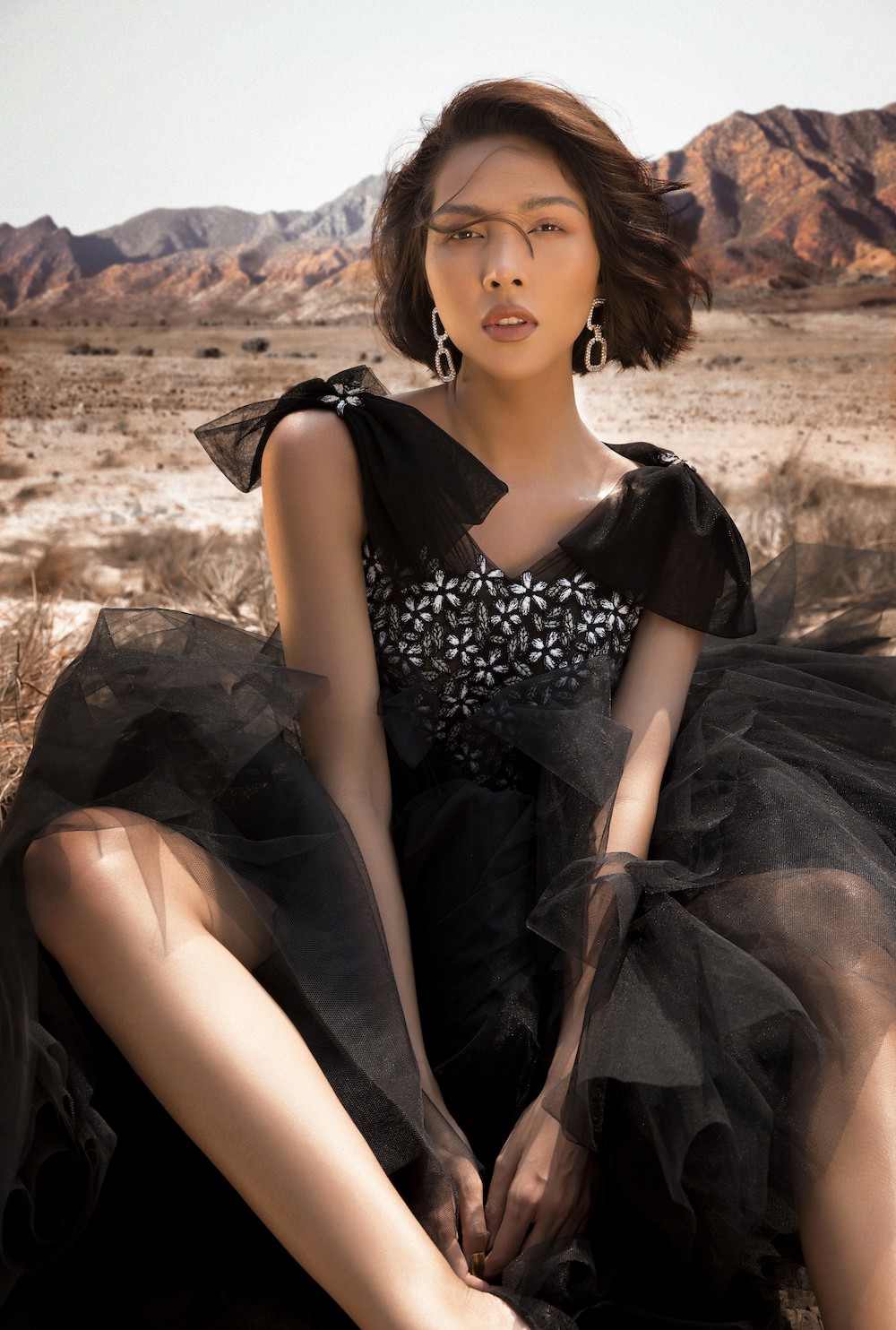 Kỳ Duyên và Minh Triệu ngày càng gắn bó, ôm ấp cực tình tứ giữa sa mạc-10