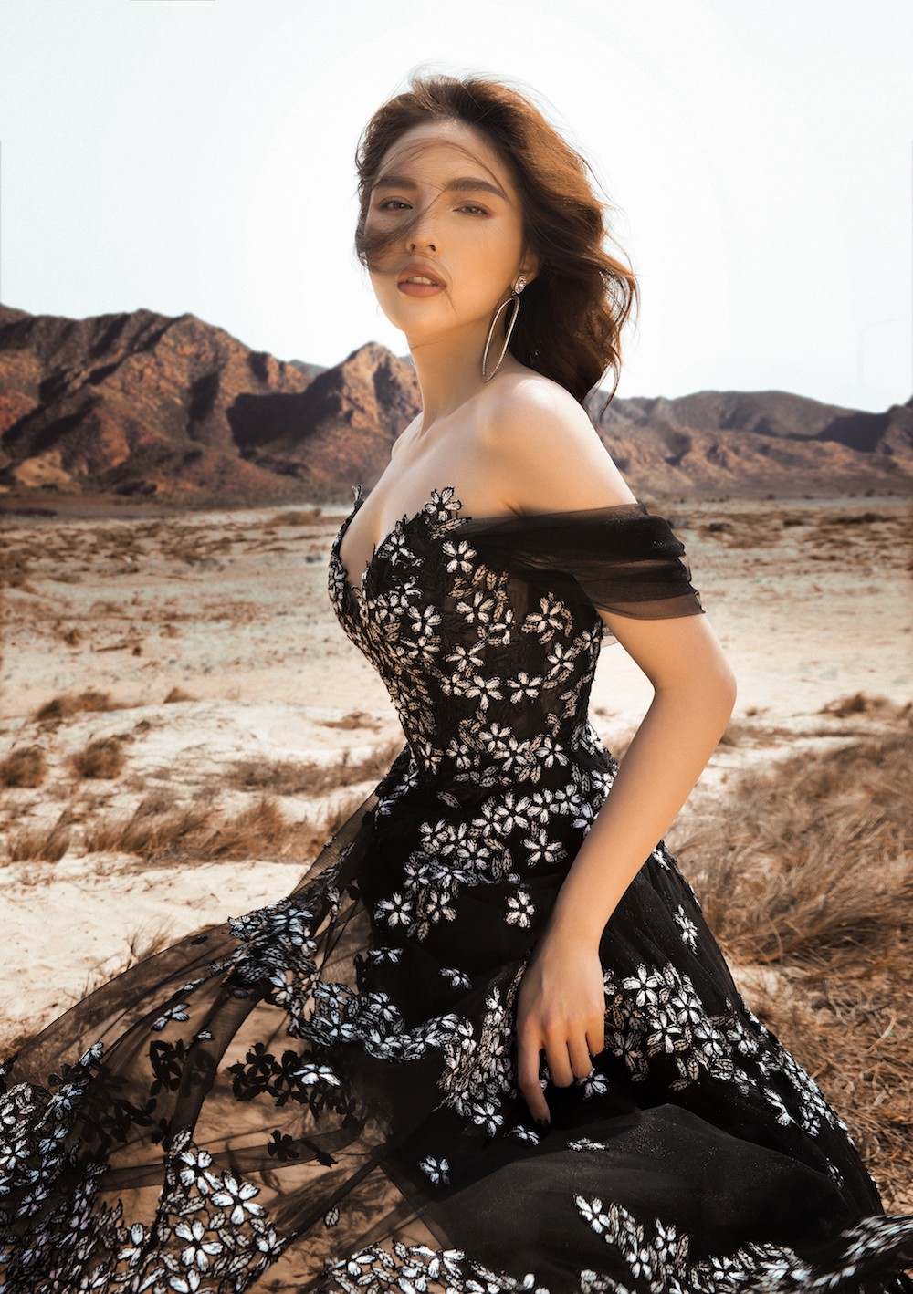 Kỳ Duyên và Minh Triệu ngày càng gắn bó, ôm ấp cực tình tứ giữa sa mạc-13