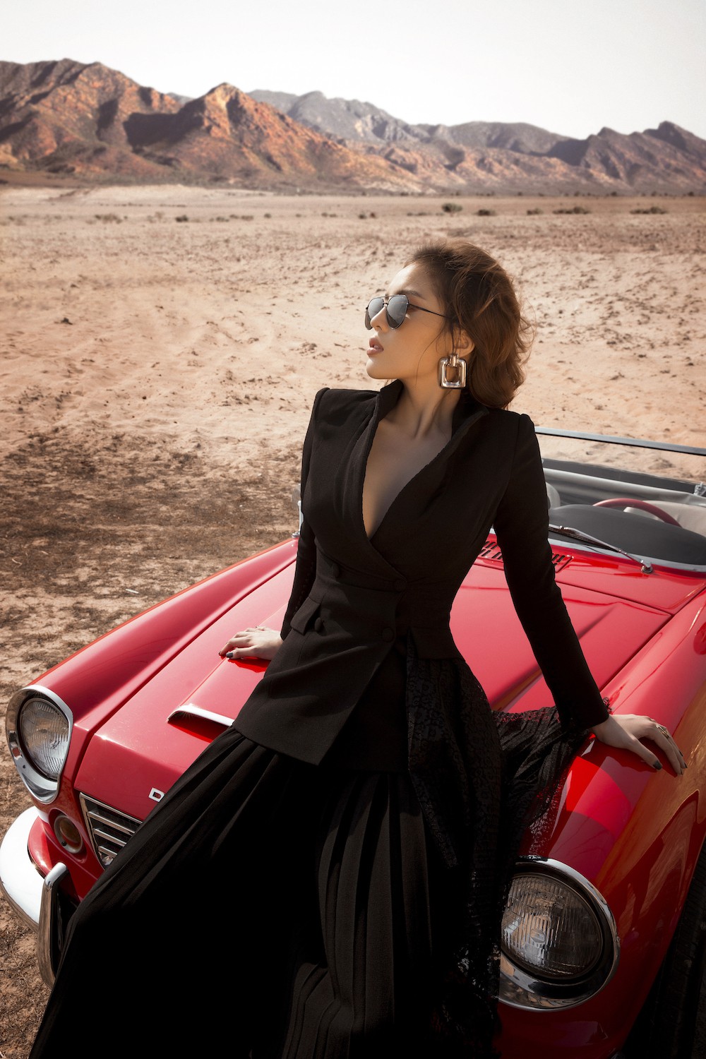 Kỳ Duyên và Minh Triệu ngày càng gắn bó, ôm ấp cực tình tứ giữa sa mạc-12