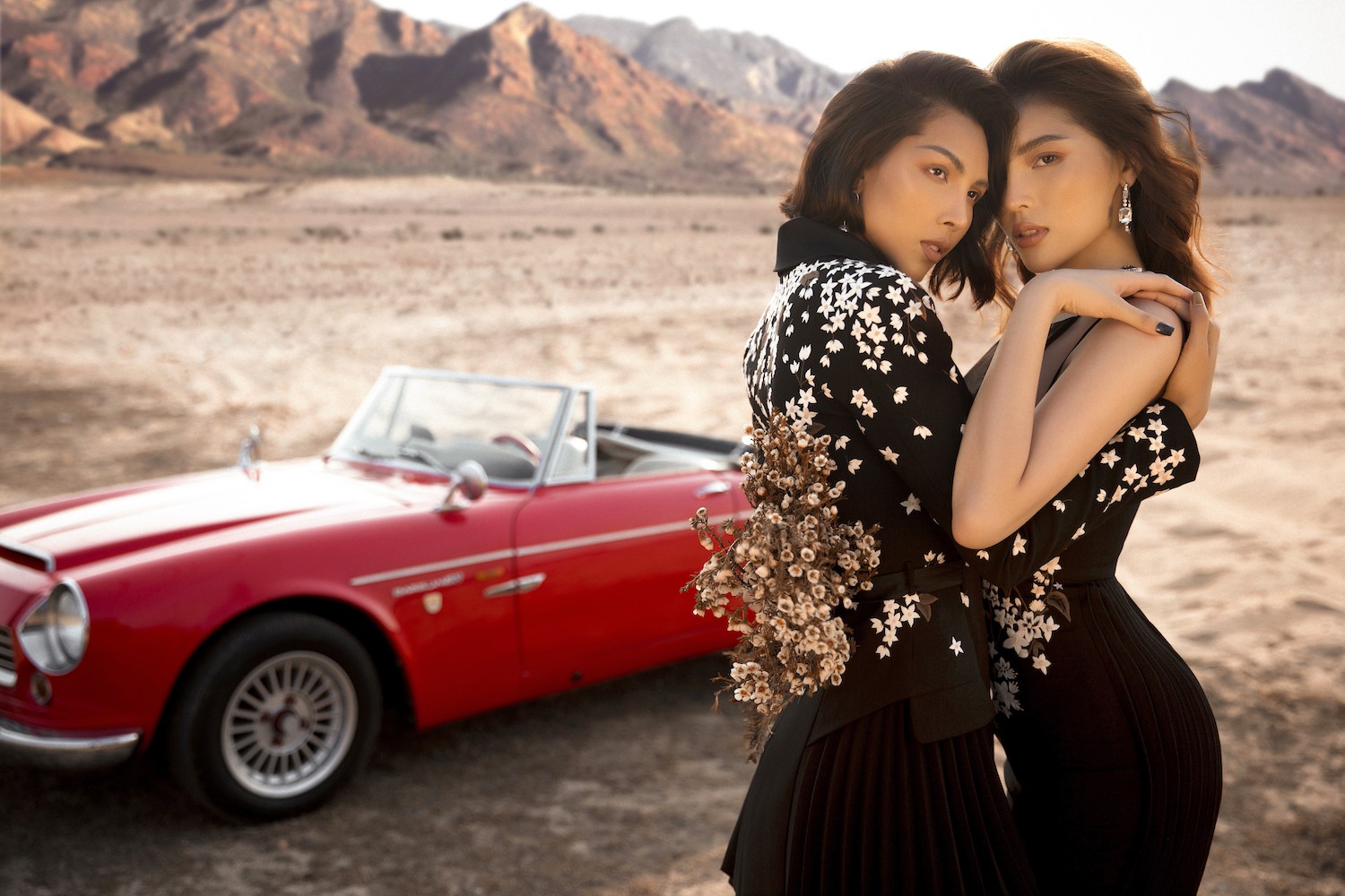 Kỳ Duyên và Minh Triệu ngày càng gắn bó, ôm ấp cực tình tứ giữa sa mạc-4